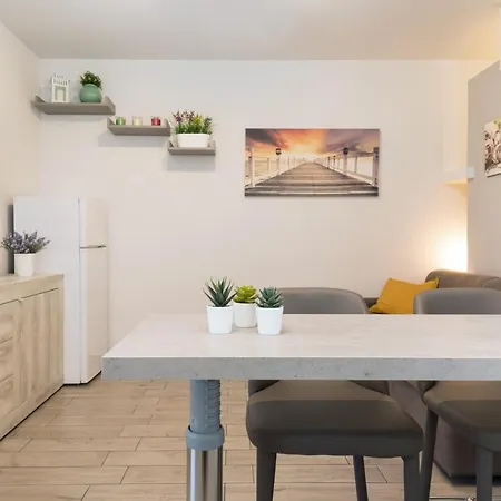 Holiday home Monolocale Glicine *